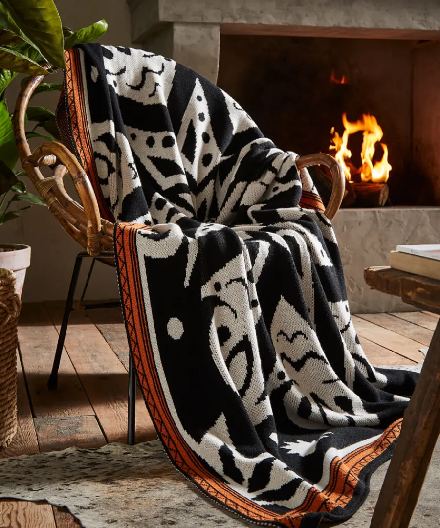 beautifully_geo_reversible_knitted_throw_2.webp Joe Browns Gifts<Beautifully Geo Reversible Knitted Throw