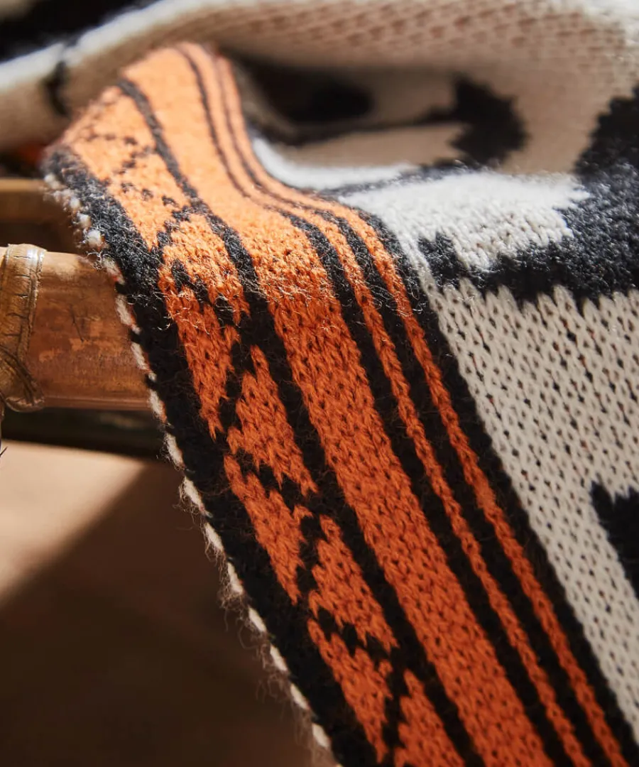 beautifully_geo_reversible_knitted_throw_4.webp Joe Browns Gifts<Beautifully Geo Reversible Knitted Throw