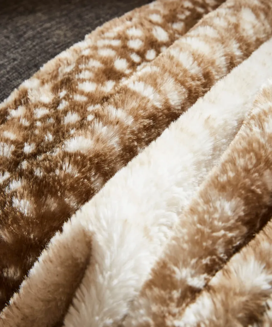 fawn_fur_throw_4.webp Joe Browns Gifts<Fawn Fur Throw